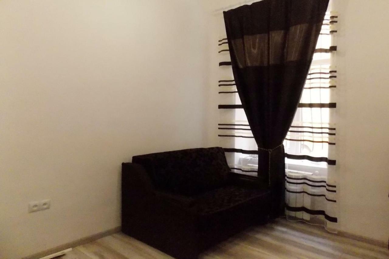 Apartment At Teodora Sqr Lviv Buitenkant foto