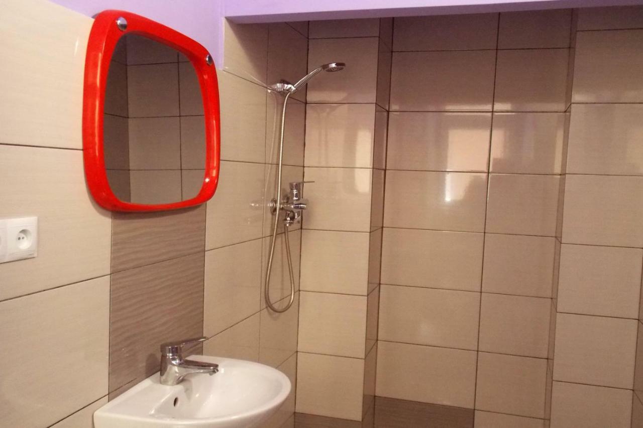 Apartment At Teodora Sqr Lviv Buitenkant foto